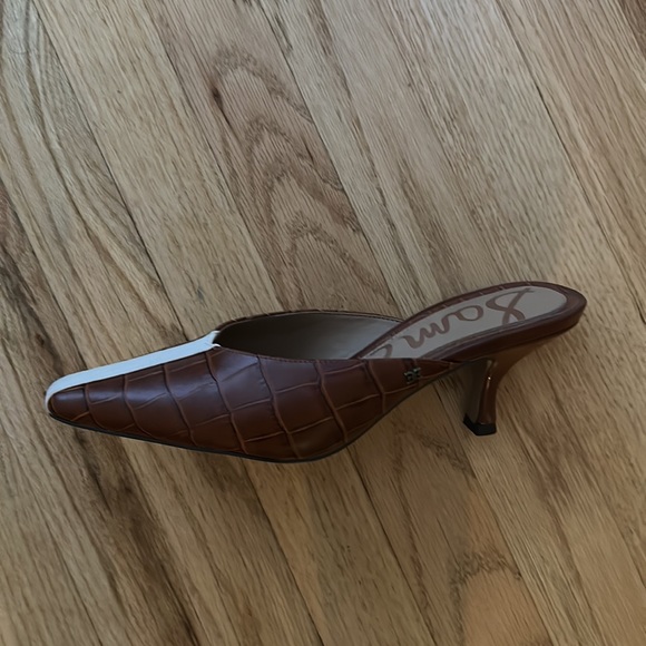 Sam Edelman kitten heels in brown with white stripe - Picture 4 of 4